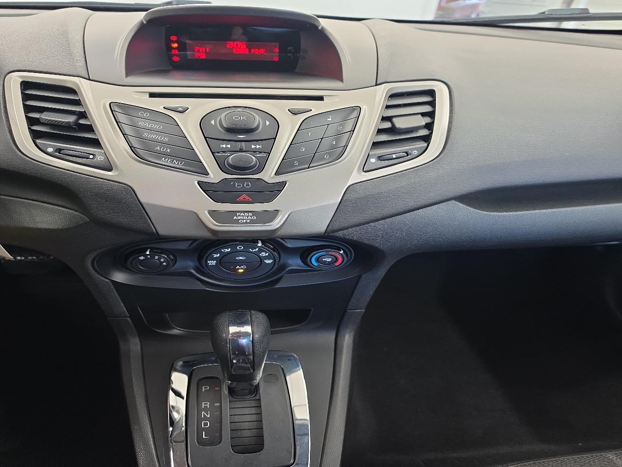 Ford Fiesta SE 2012