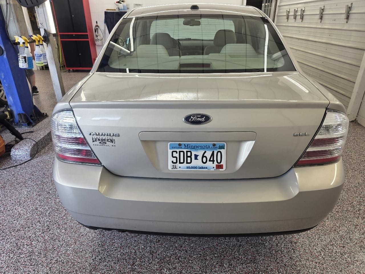Ford Taurus SEL FWD 2009
