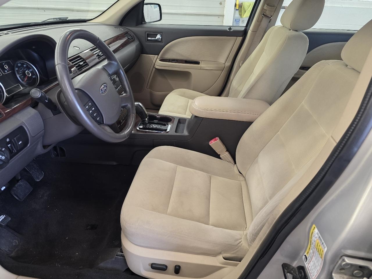 Ford Taurus SEL FWD 2009