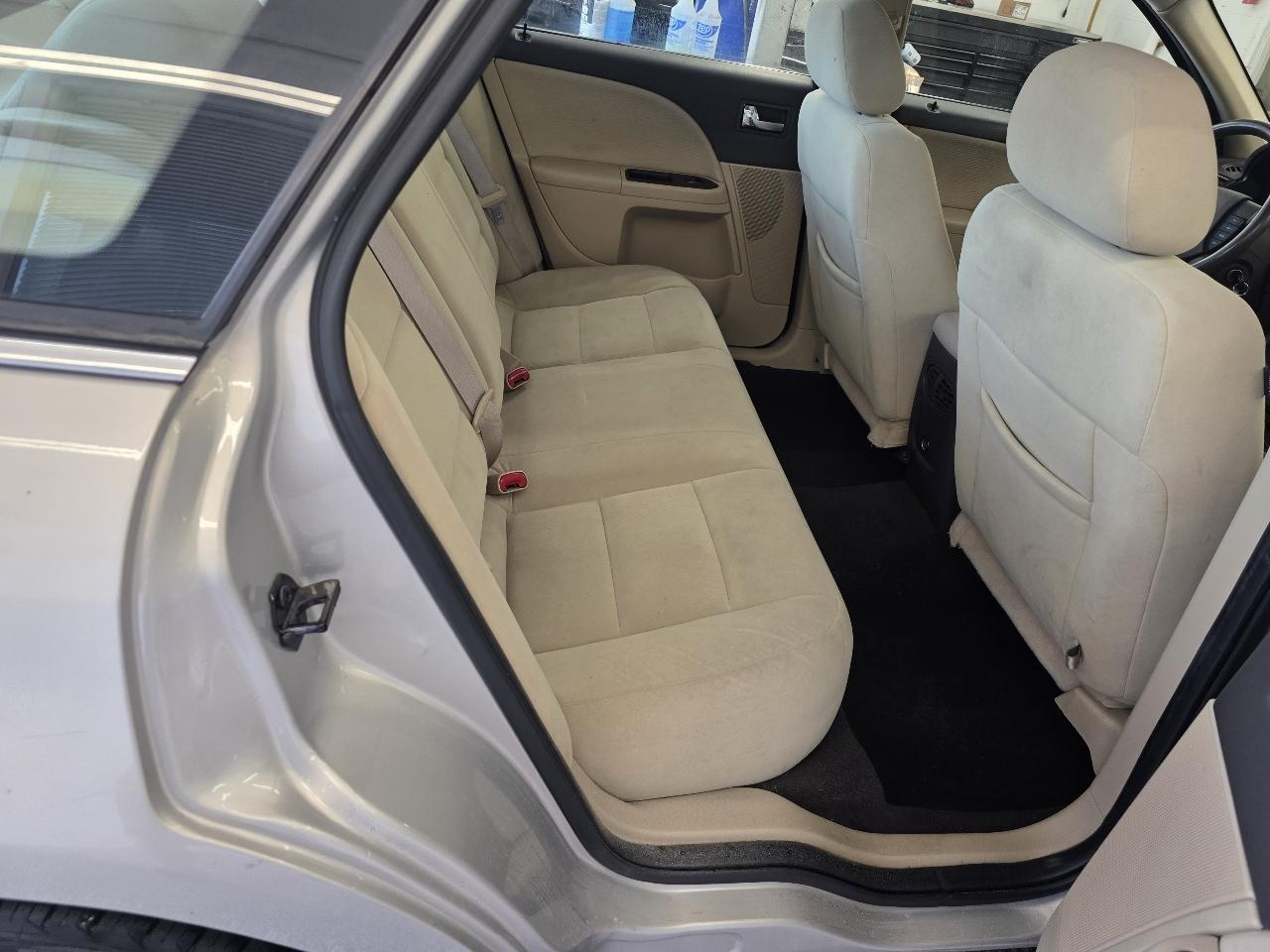 Ford Taurus SEL FWD 2009