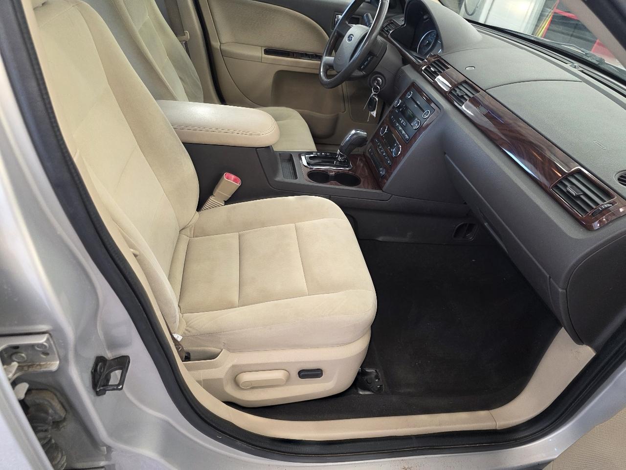 Ford Taurus SEL FWD 2009