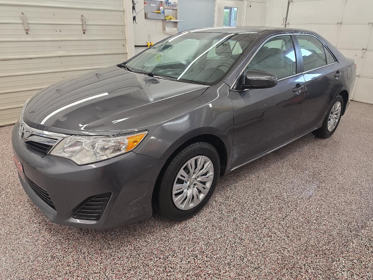 Toyota Camry 2014.5 4dr Sdn I4 Auto LE (Natl) 2012