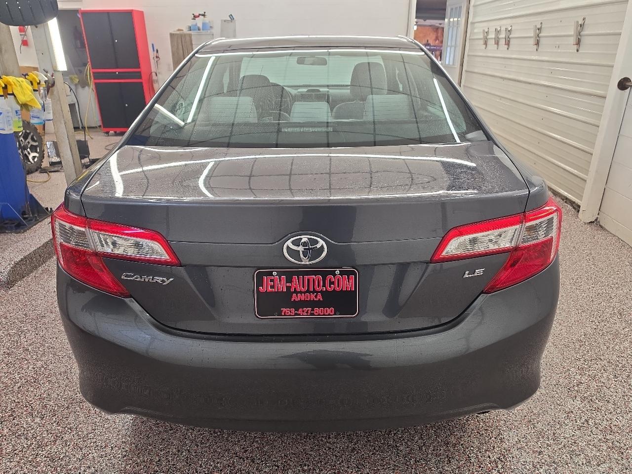 Toyota Camry 2014.5 4dr Sdn I4 Auto LE (Natl) 2012
