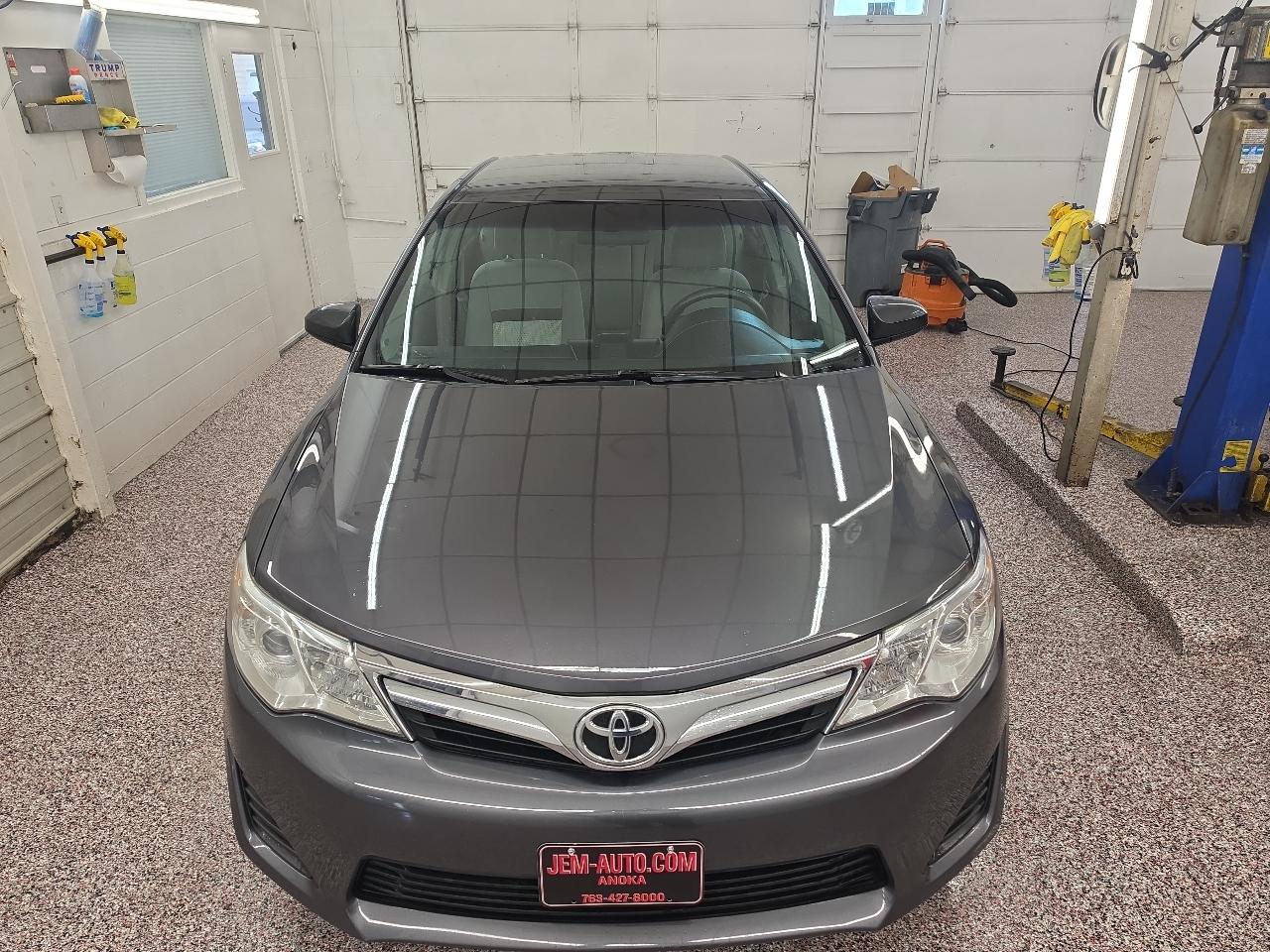 Toyota Camry 2014.5 4dr Sdn I4 Auto LE (Natl) 2012
