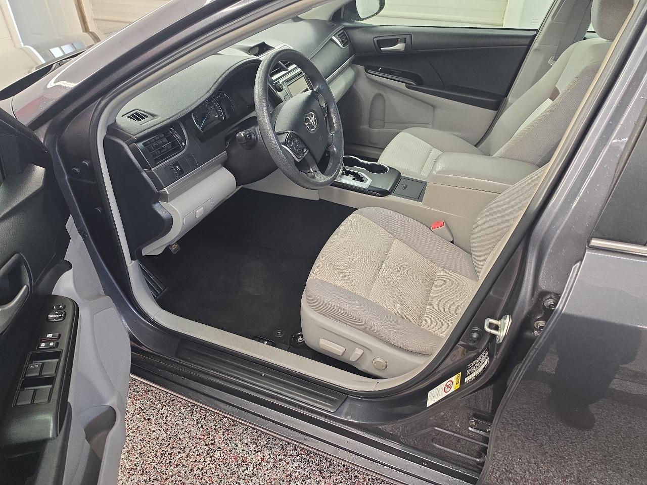 Toyota Camry 2014.5 4dr Sdn I4 Auto LE (Natl) 2012