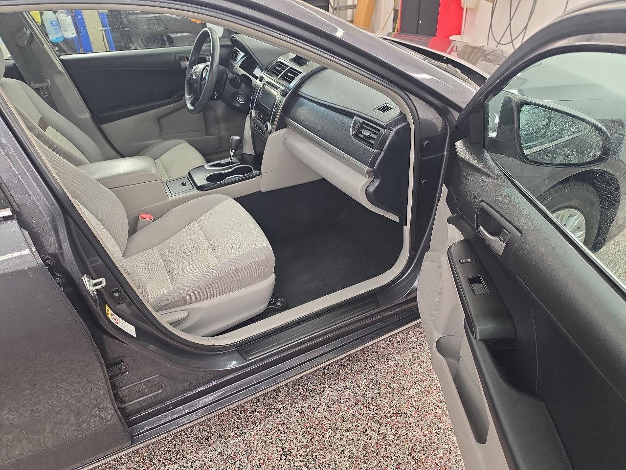 Toyota Camry 2014.5 4dr Sdn I4 Auto LE (Natl) 2012