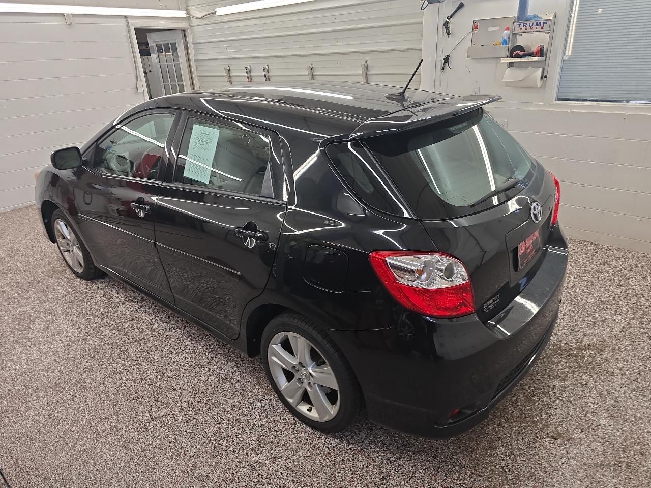 Toyota Matrix S 5-Speed AT 2012