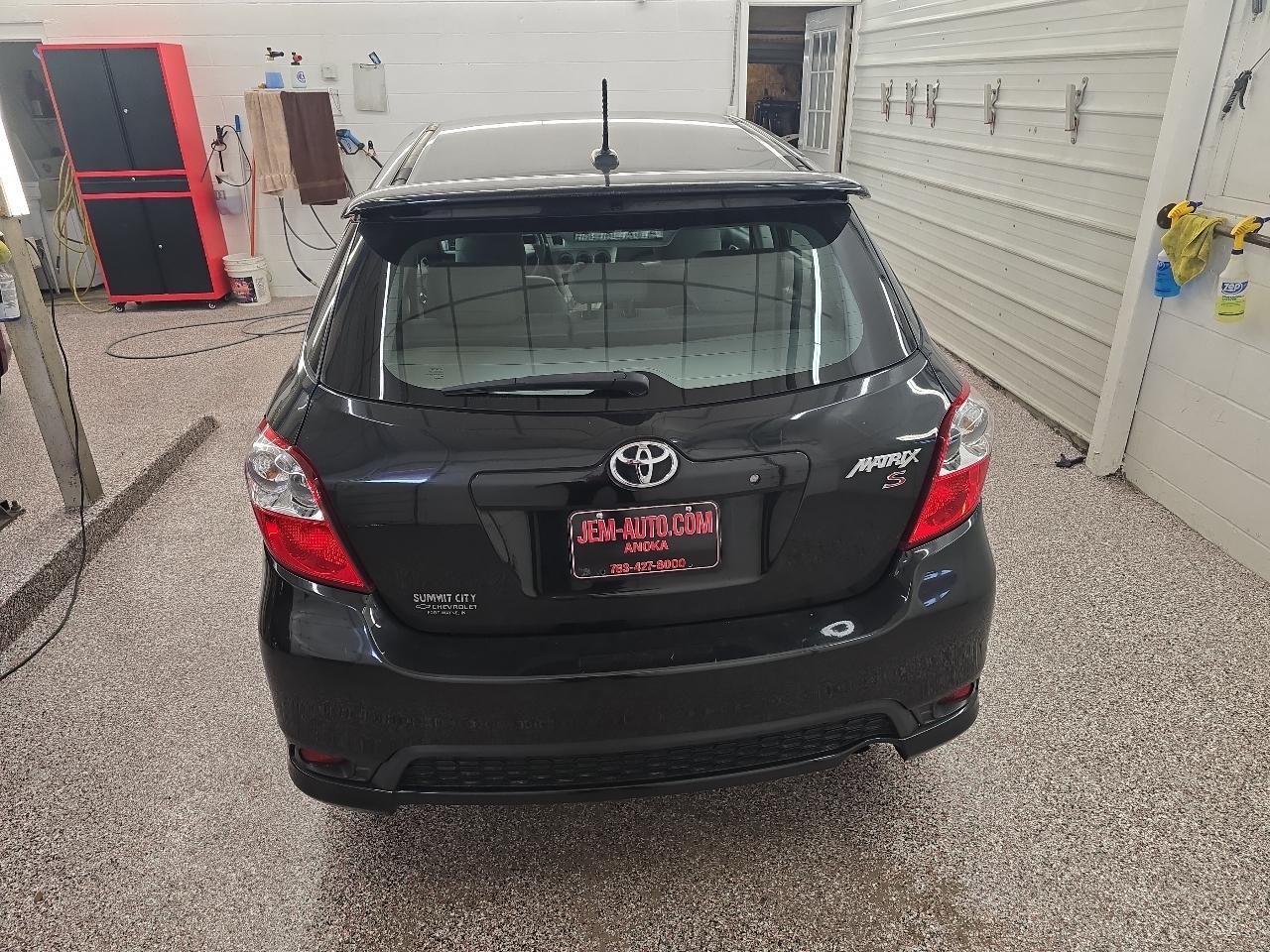 Toyota Matrix S 5-Speed AT 2012