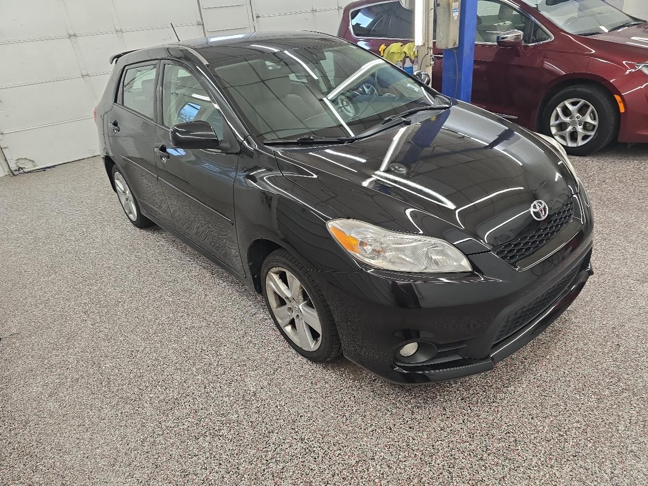 Toyota Matrix S 5-Speed AT 2012