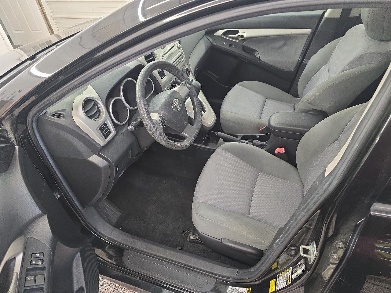 Toyota Matrix S 5-Speed AT 2012