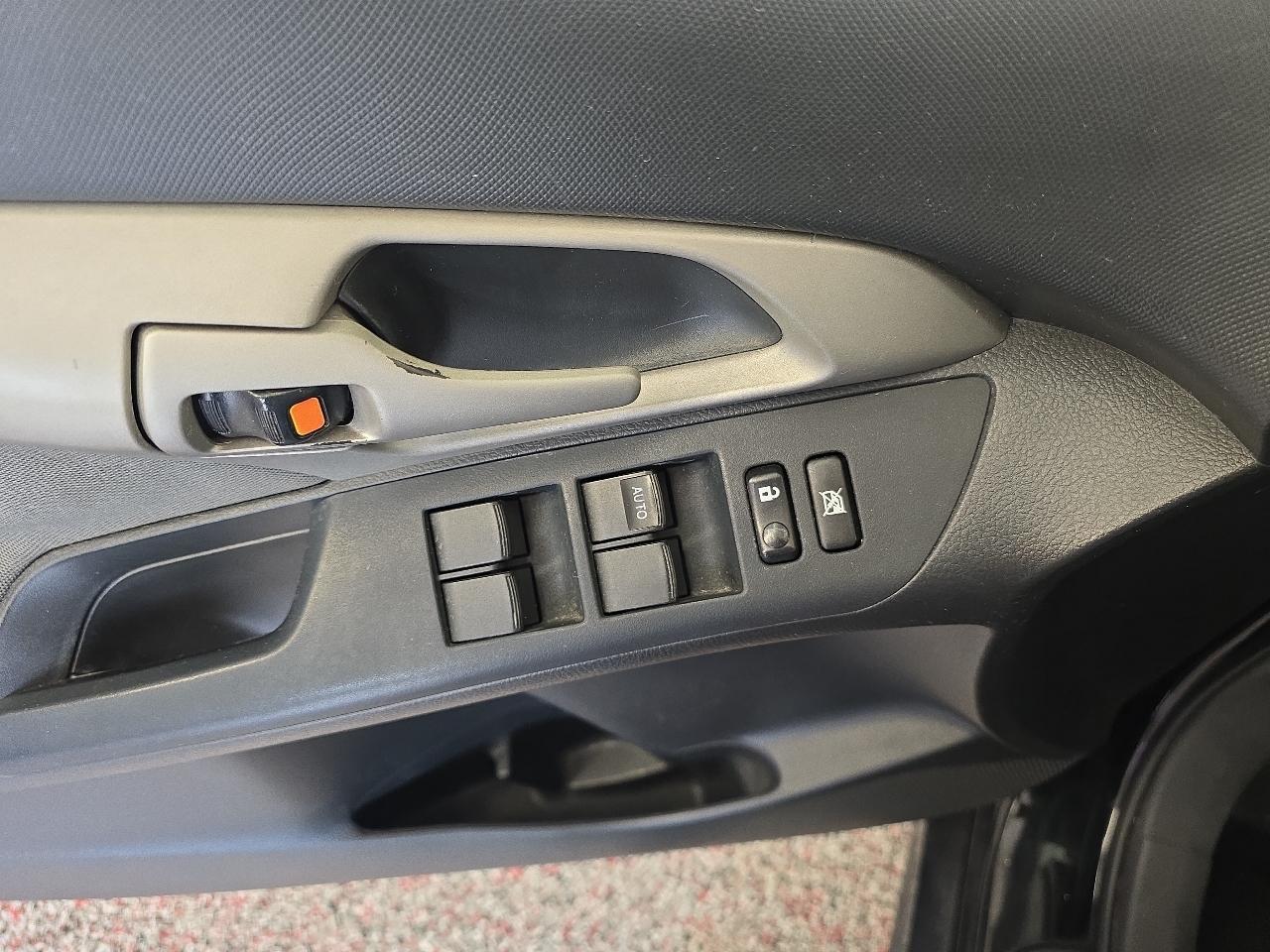 Toyota Matrix S 5-Speed AT 2012