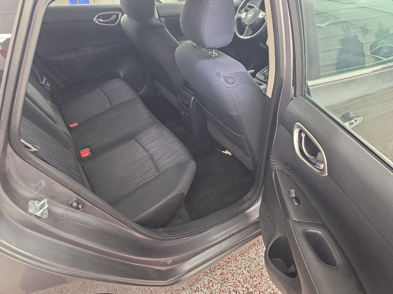 Nissan Sentra SV 4D Sedan 2017