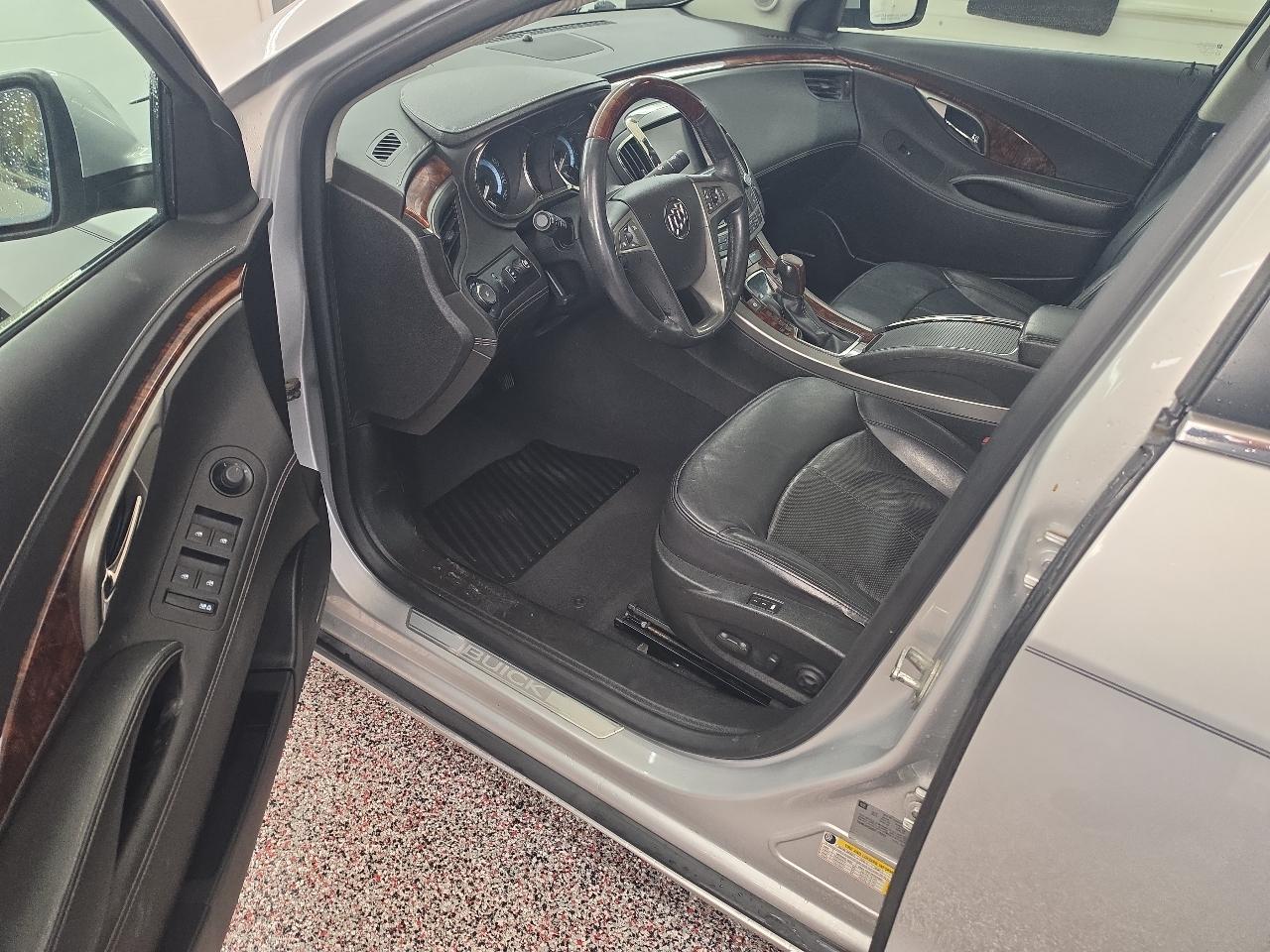 Buick LaCrosse Super 2012