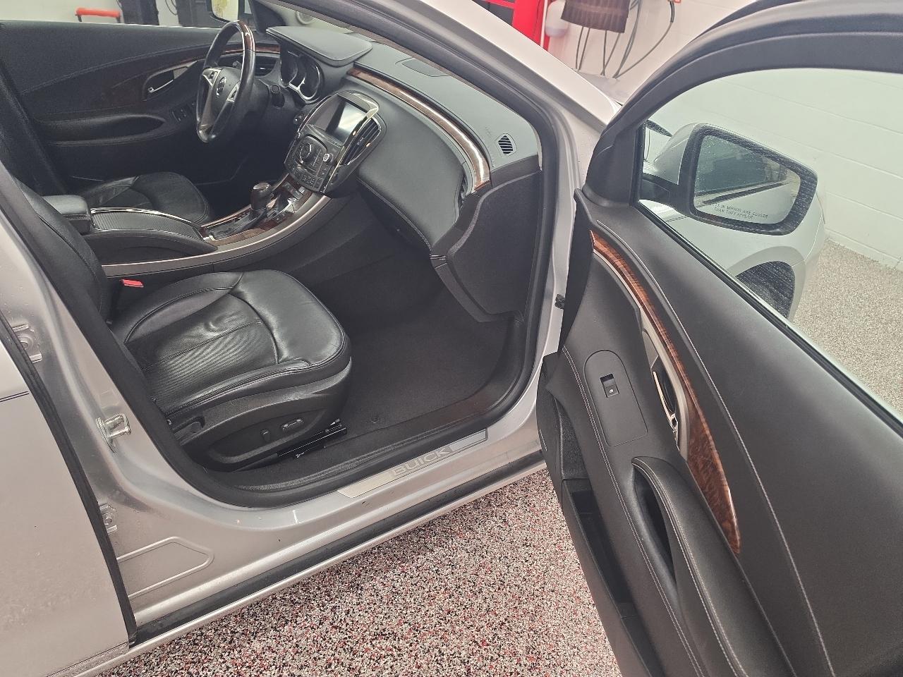 Buick LaCrosse Super 2012
