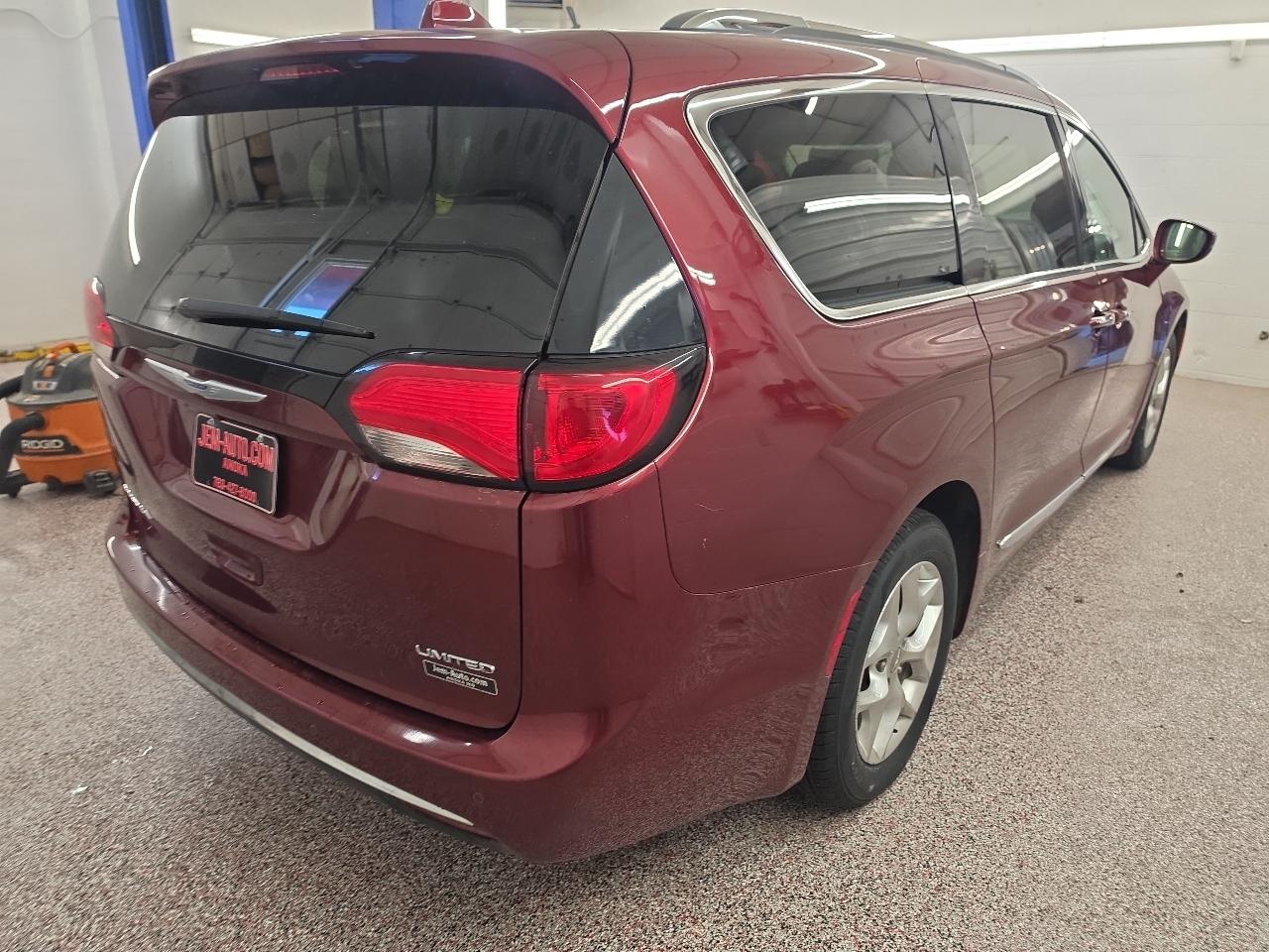 Chrysler Pacifica Limited 2020
