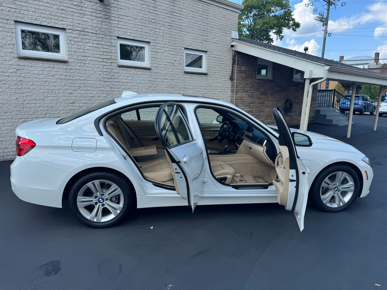 BMW 3-Series 4dr Sdn 328i xDrive AWD SULEV South Africa 2016