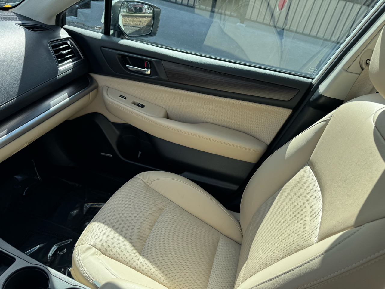 Subaru Legacy 4dr Sdn 2.5i Limited PZEV 2016