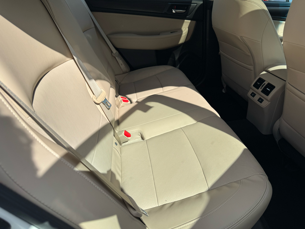 Subaru Legacy 4dr Sdn 2.5i Limited PZEV 2016