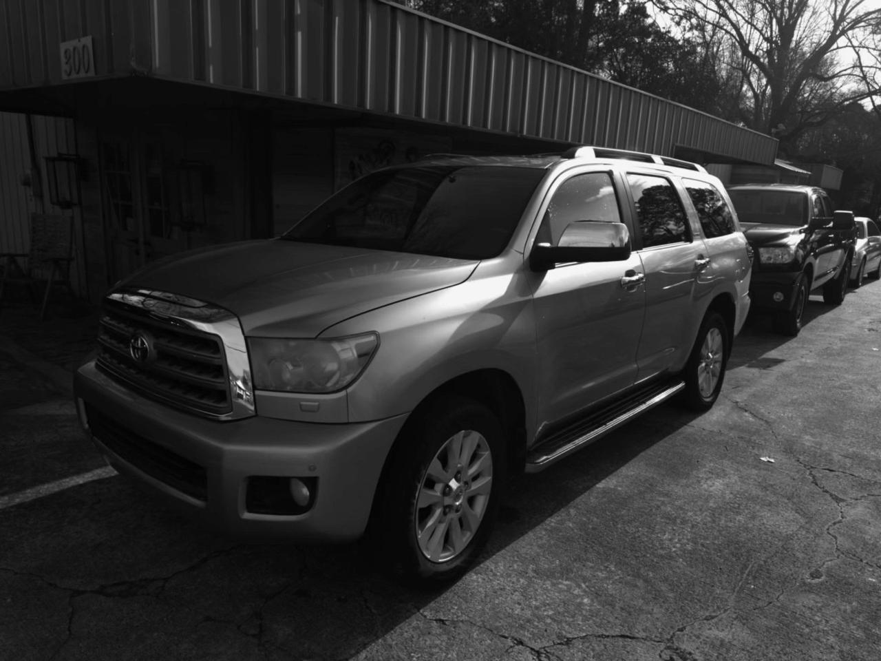 2010 Toyota Sequoia 5.7 Auto 4WD FFV Platinum's photo