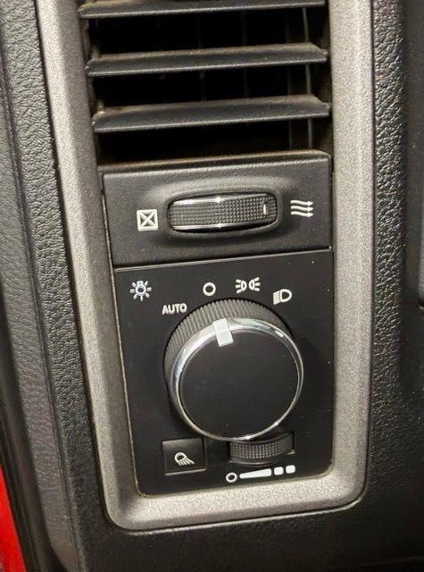 RAM 1500 Tradesman Quad Cab 4WD 2015