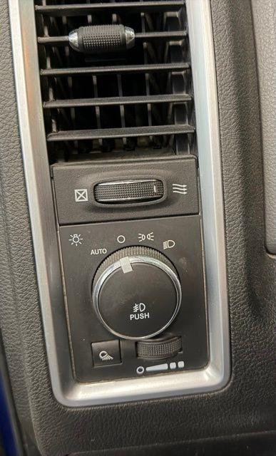 RAM 1500 SLT Crew Cab SWB 4WD 2015
