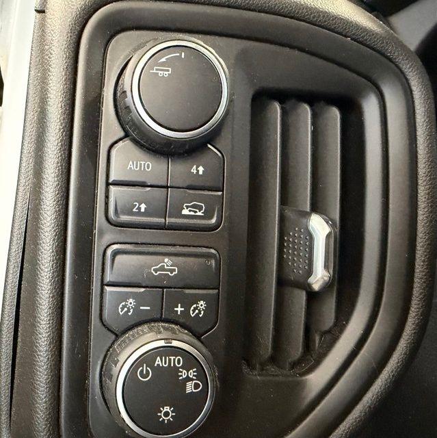 Chevrolet Silverado 1500 Custom Double Cab 4WD 2021