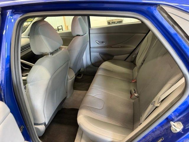 Hyundai Elantra SE 2021