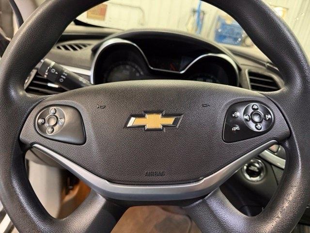 Chevrolet Impala photo 18