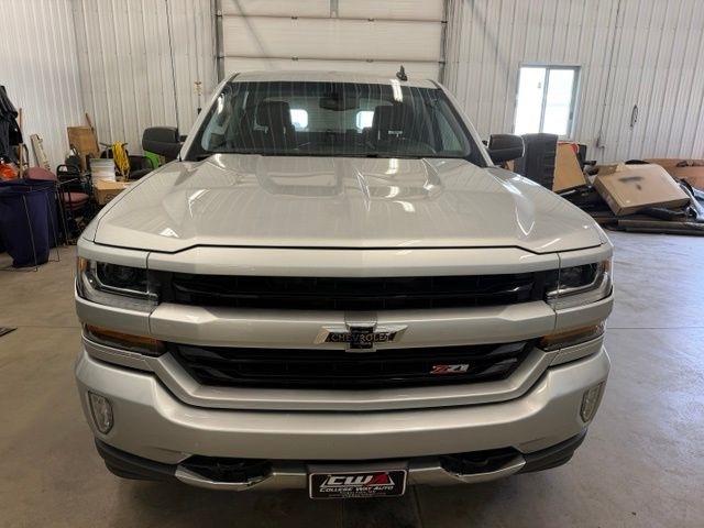 Chevrolet Silverado photo 2