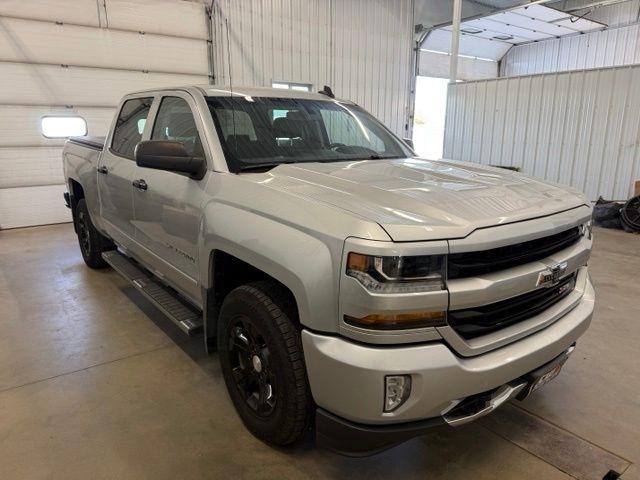 Chevrolet Silverado photo 3