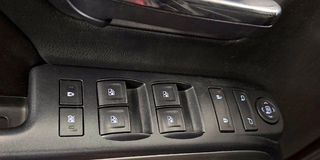 Chevrolet Silverado photo 16