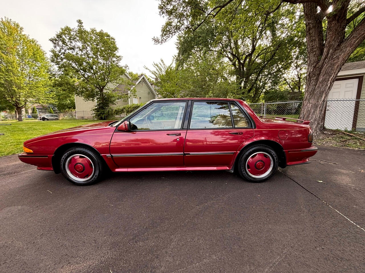 1990 Pontiac Bonneville 4dr Sedan SSE