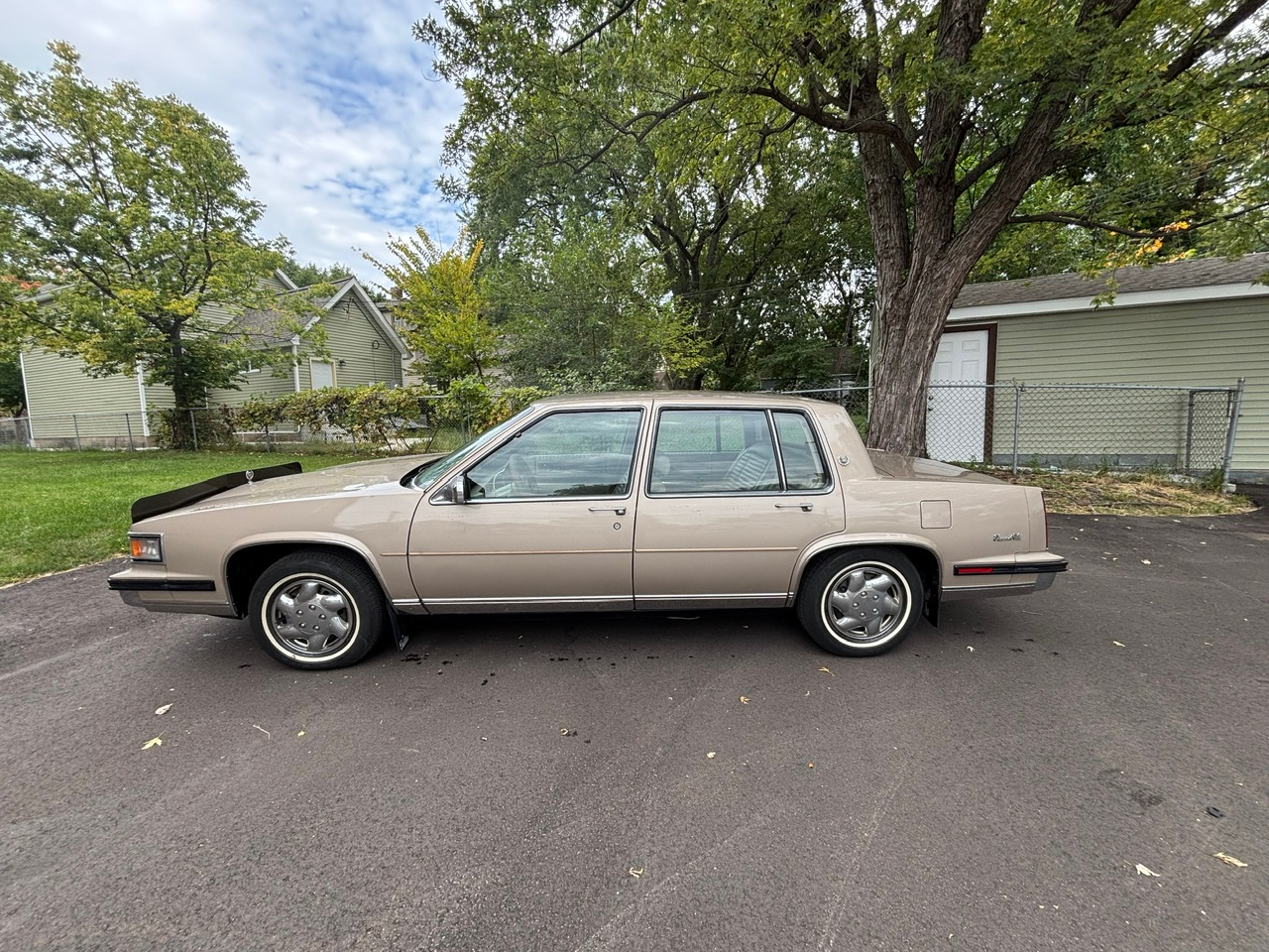 1985 Cadillac DeVille 4dr Sdn