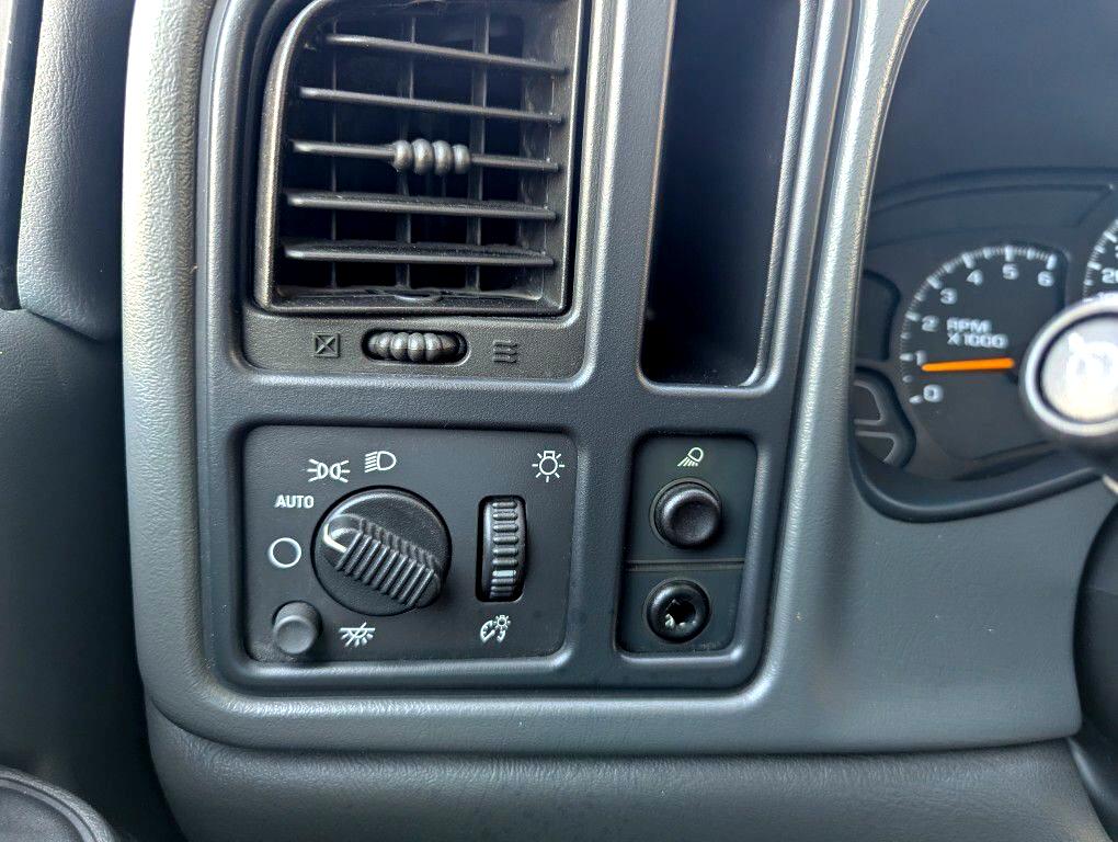 Chevrolet Silverado 1500 LS Crew Cab 2WD 2005
