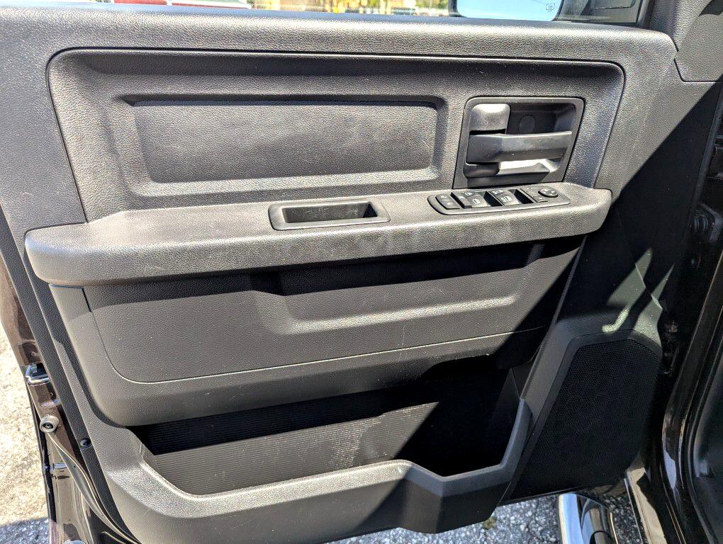 RAM 1500 Tradesman Crew Cab SWB 4WD 2017