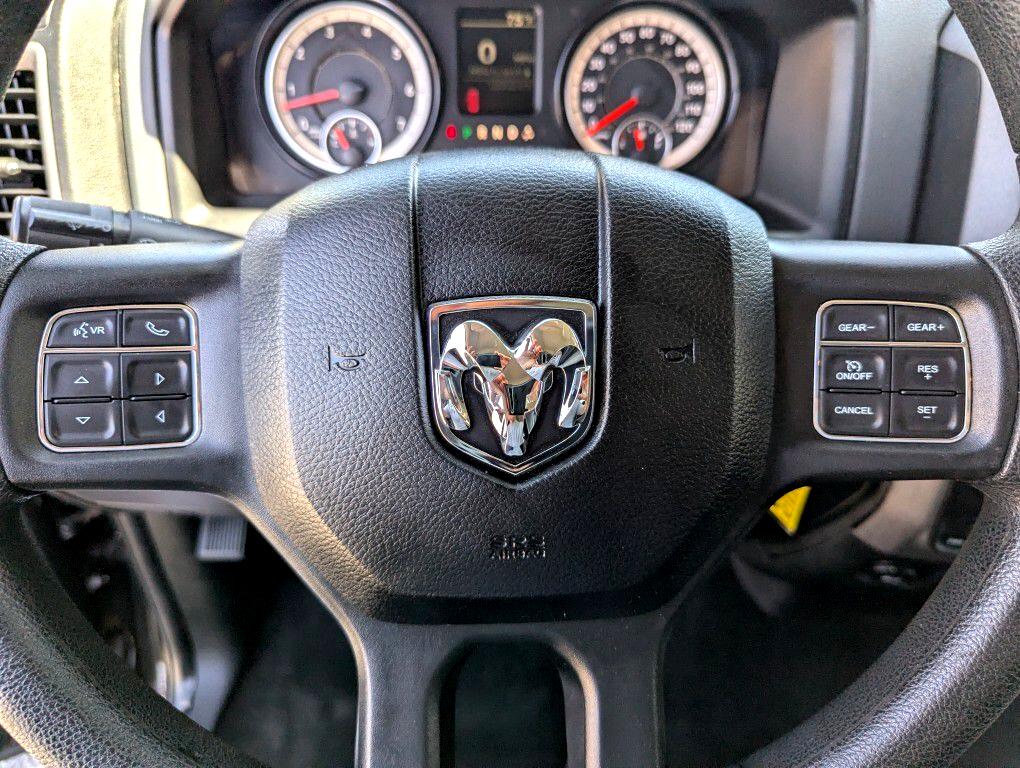 RAM 1500 Tradesman Crew Cab SWB 4WD 2017