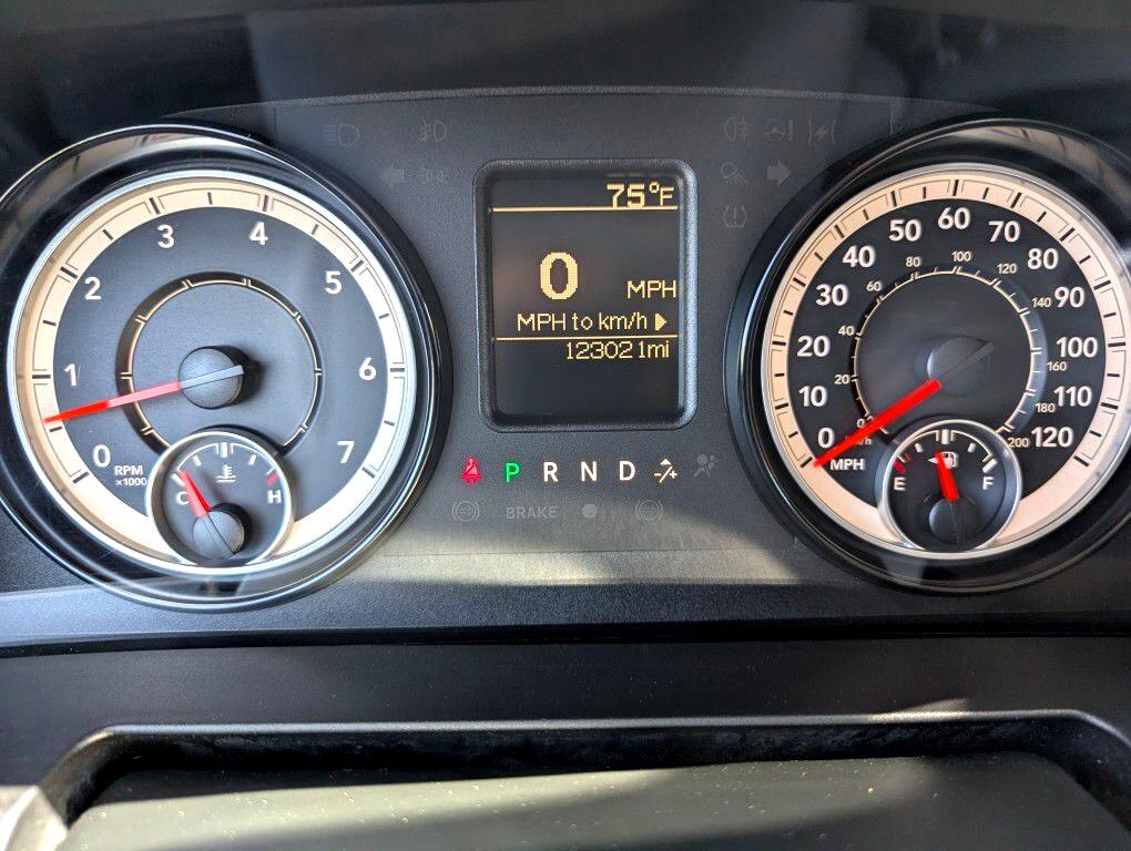 RAM 1500 Tradesman Crew Cab SWB 4WD 2017