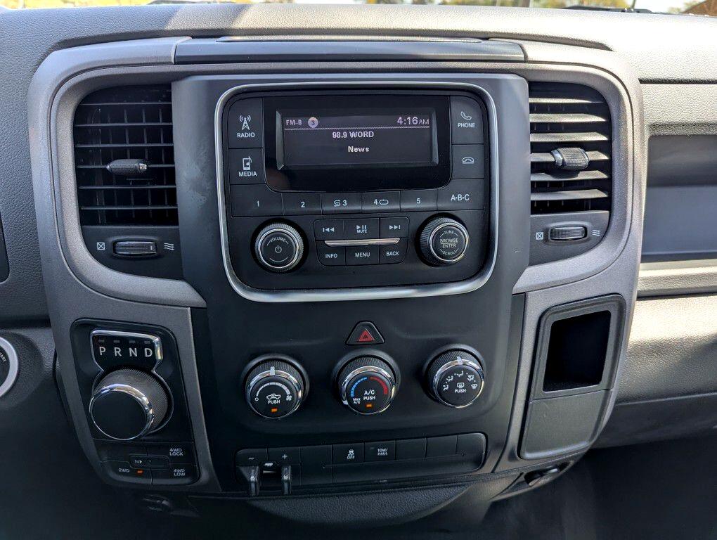 RAM 1500 Tradesman Crew Cab SWB 4WD 2017