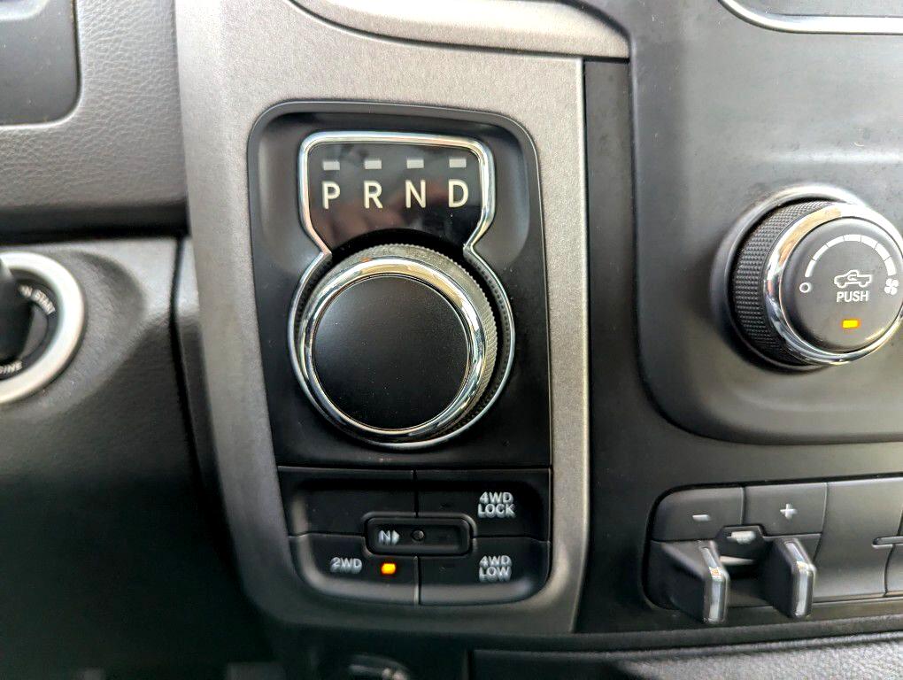 RAM 1500 Tradesman Crew Cab SWB 4WD 2017