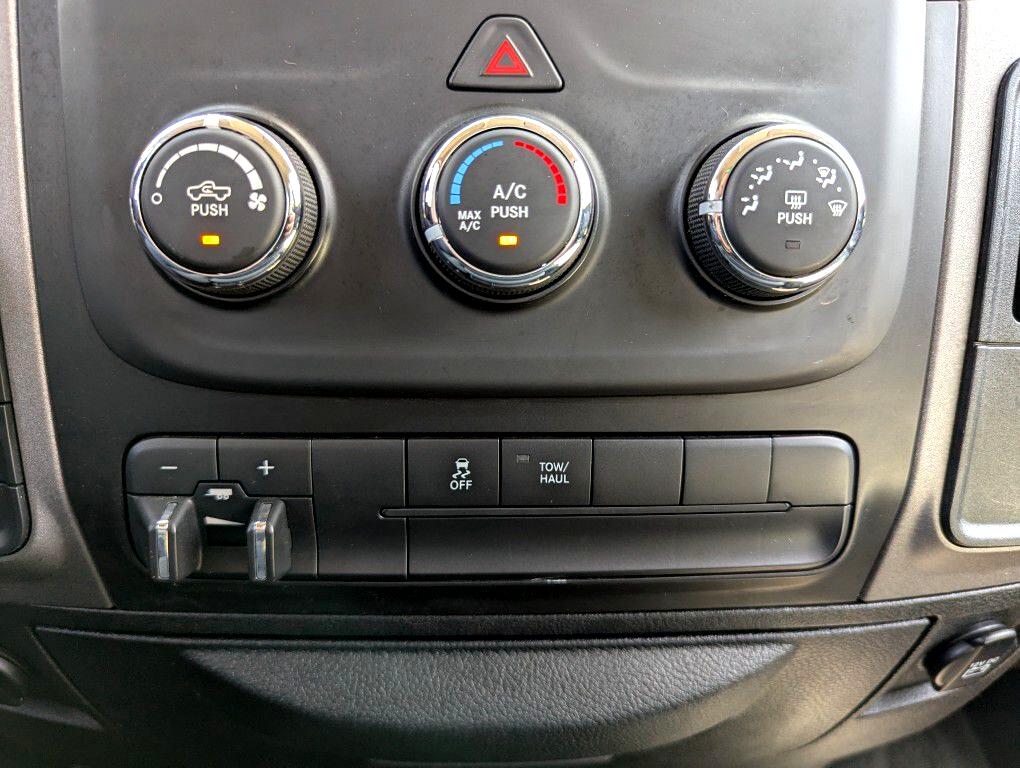 RAM 1500 Tradesman Crew Cab SWB 4WD 2017
