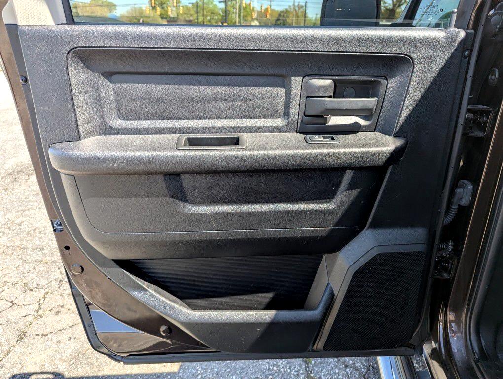 RAM 1500 Tradesman Crew Cab SWB 4WD 2017