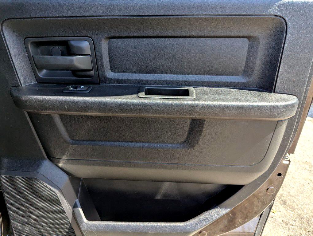 RAM 1500 Tradesman Crew Cab SWB 4WD 2017