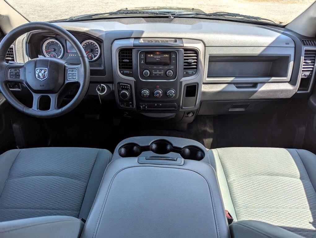 RAM 1500 Tradesman Crew Cab SWB 4WD 2017