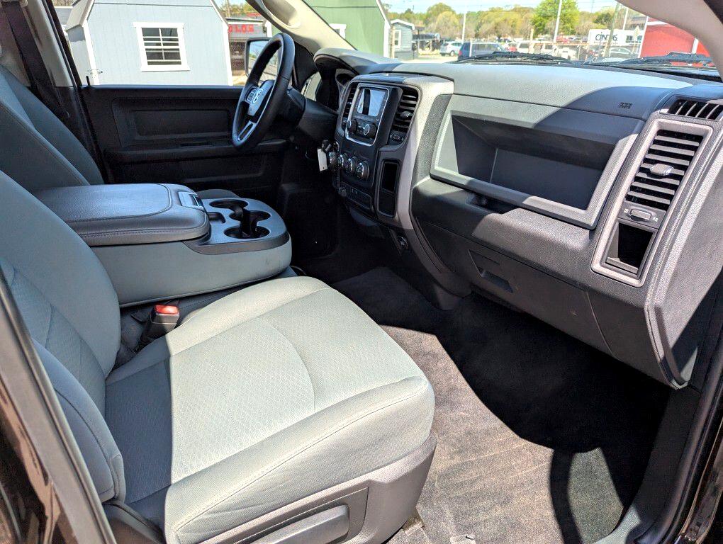 RAM 1500 Tradesman Crew Cab SWB 4WD 2017