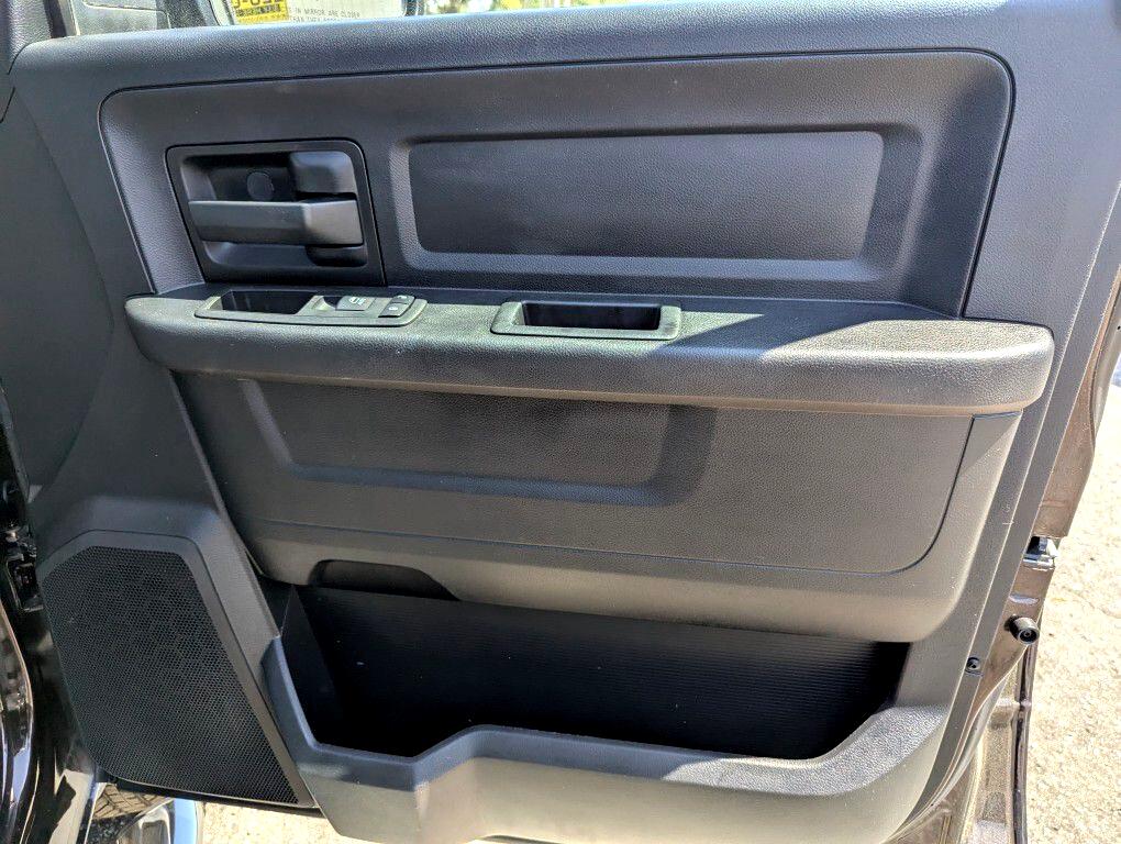 RAM 1500 Tradesman Crew Cab SWB 4WD 2017