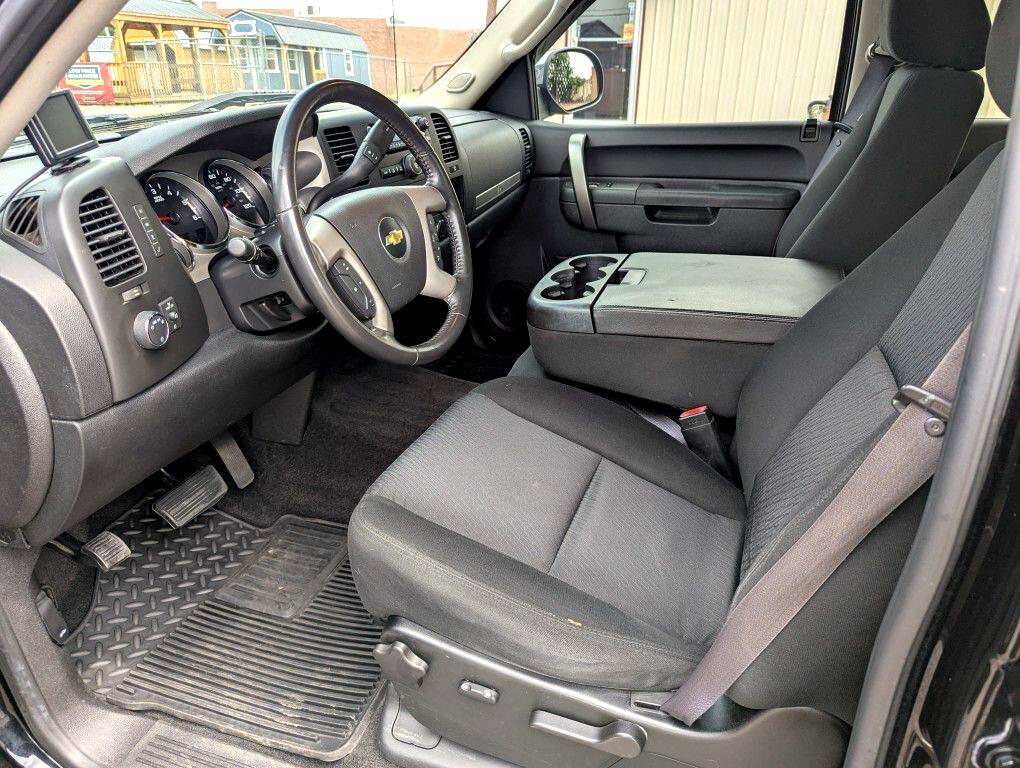 Chevrolet Silverado 1500 LT Crew Cab 2WD 2011