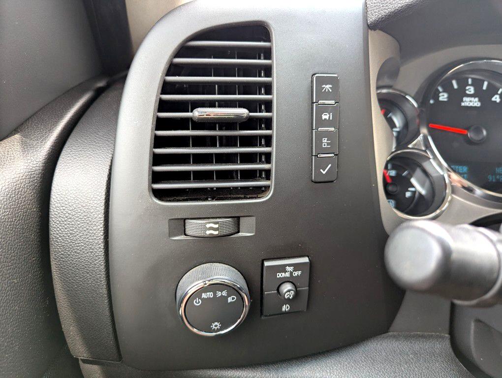 Chevrolet Silverado 1500 LT Crew Cab 2WD 2011