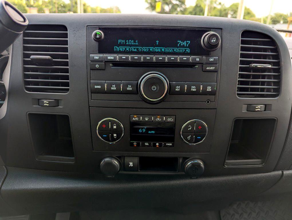 Chevrolet Silverado 1500 LT Crew Cab 2WD 2011
