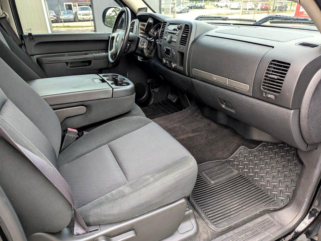 Chevrolet Silverado 1500 LT Crew Cab 2WD 2011