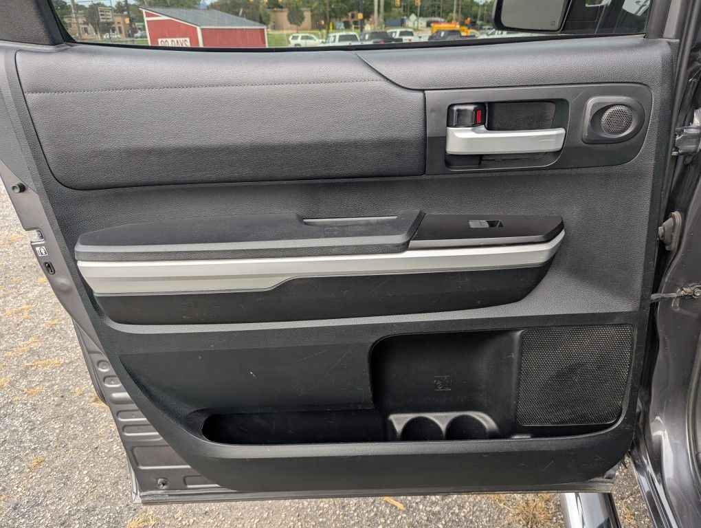 Toyota Tundra SR5 5.7L V8 CrewMax 4WD 2018